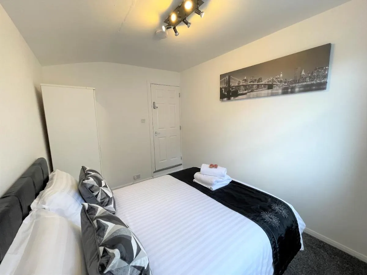 Robinhuts - 3 Bed Accommodation -Perfect For Contractors, Families & Students Kingston upon Hull Ferienhaus