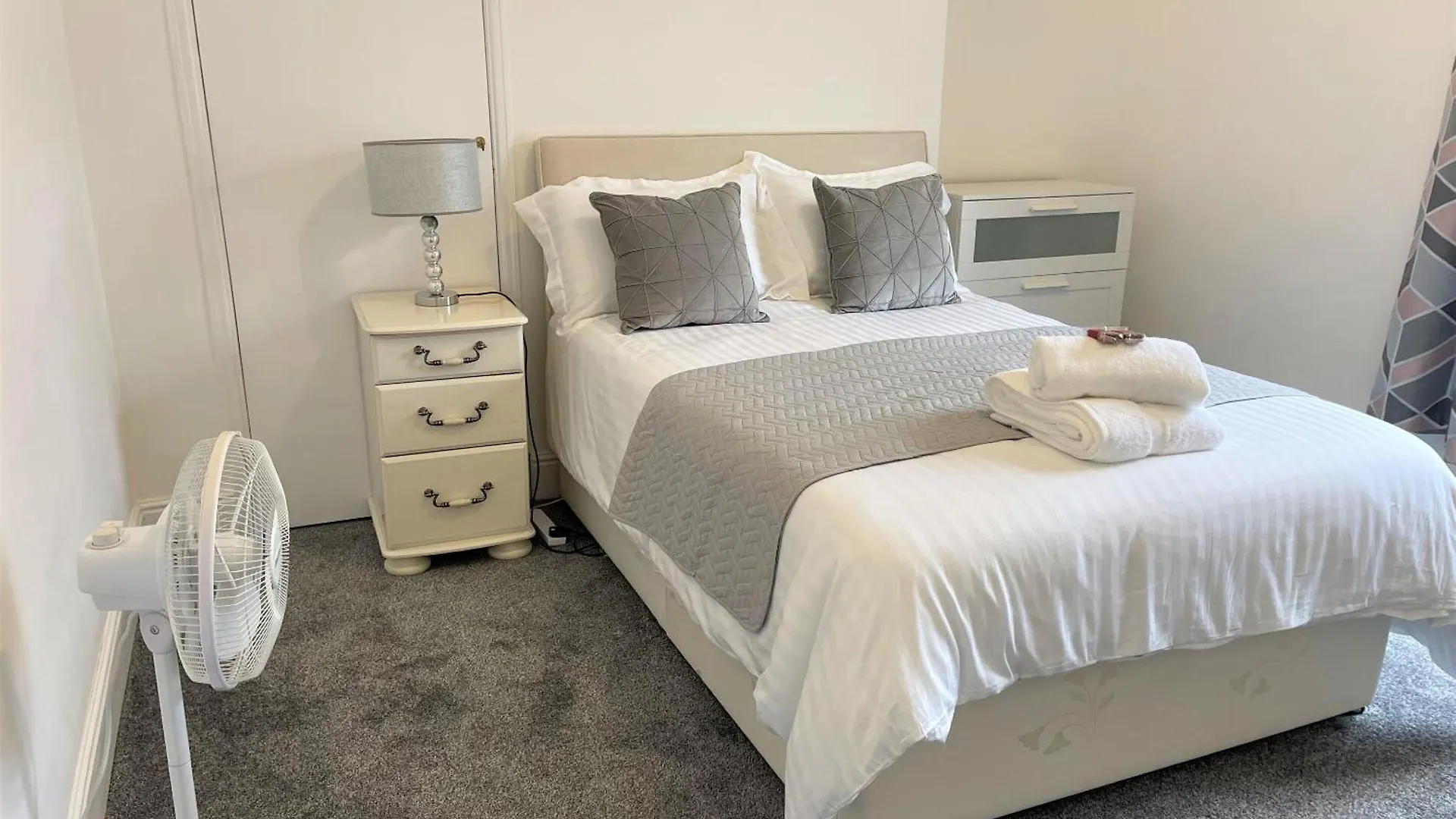 Ferienhaus Robinhuts - 3 Bed Accommodation -Perfect For Contractors, Families & Students Kingston upon Hull Großbritannien