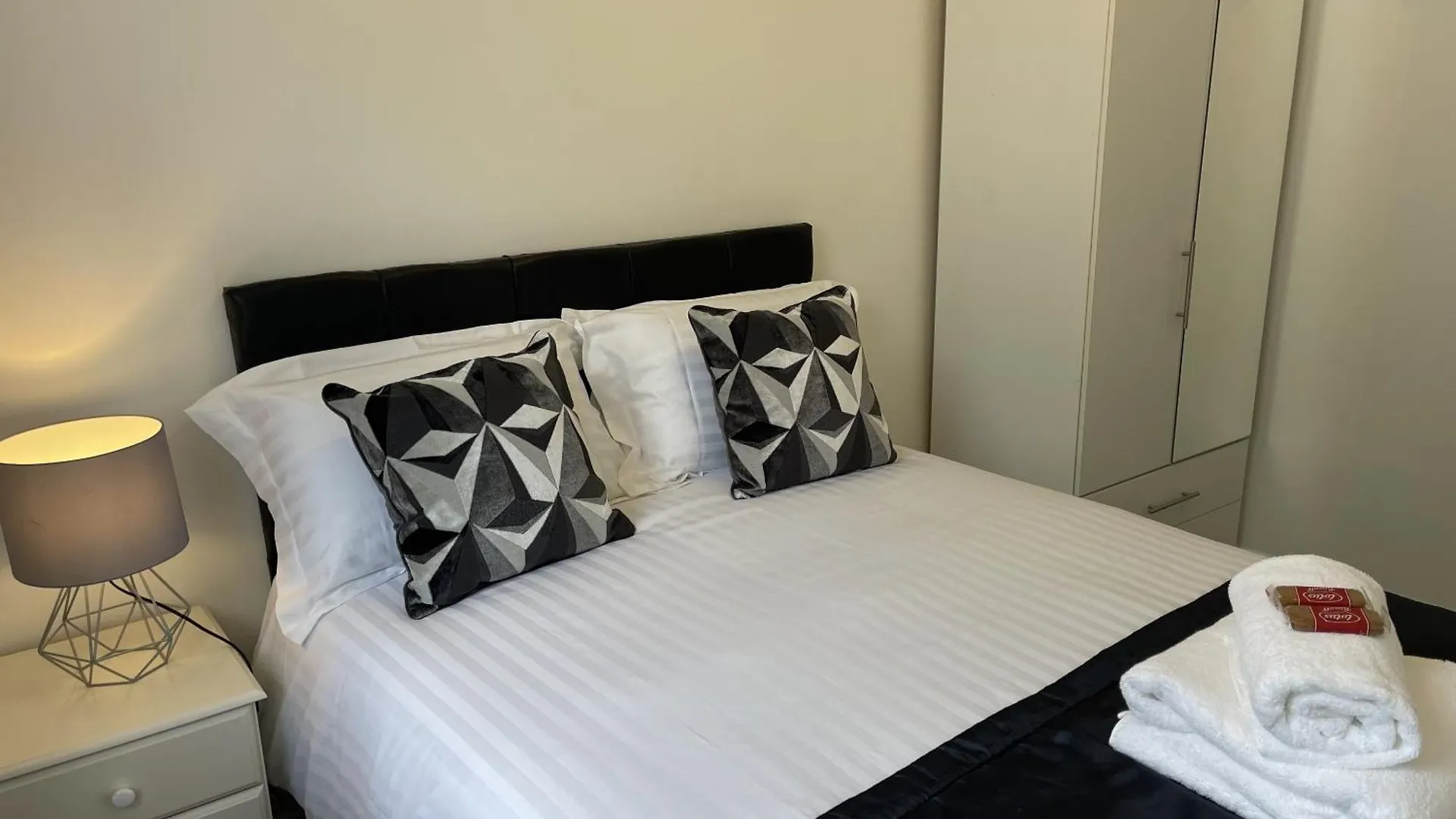 Ferienhaus Robinhuts - 3 Bed Accommodation -Perfect For Contractors, Families & Students Kingston upon Hull